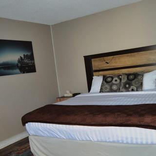 Christie's Mill Inn and Spa | Port Severn, Ontario | King bed with TV and light brown side table