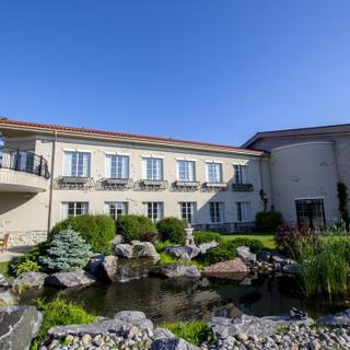 Christie's Mill Inn and Spa | Port Severn, Ontario | Pond and exterior of Christie's Mill Inn and Spa
