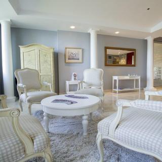 Christie's Mill Inn and Spa | Port Severn, Ontario | Spa seating area with checkered chairs