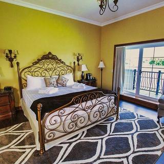 Christie's Mill Inn and Spa | Port Severn, Ontario | King room with balcony